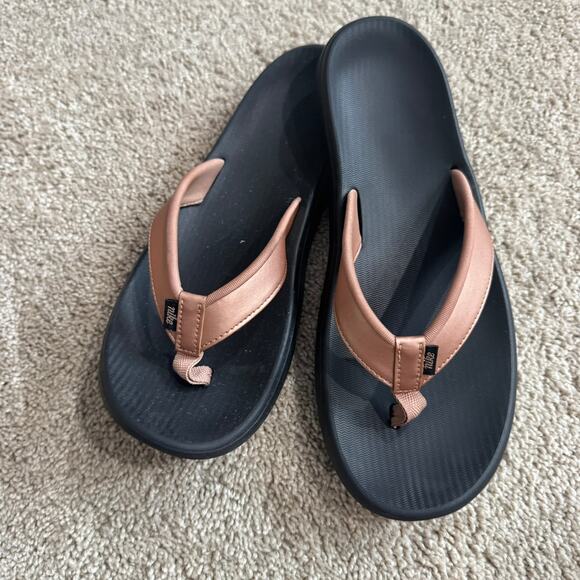 Nike Comfort 3 Flip Flops Thong Sandals Women's Size 8 Rose Gold Straps Open Toe - Picture 1 of 9